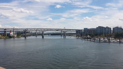 he view from the Hawthorne bridge across the Columbia River is refreshing.